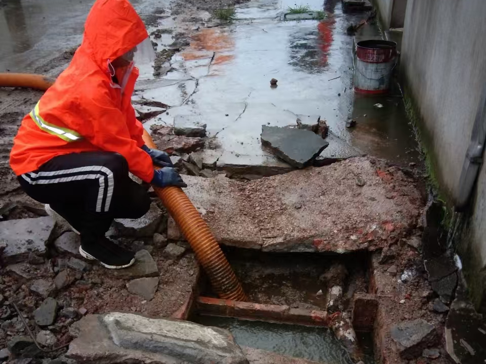 黄石港专业清理污水池 炜誉市政以规范流程守护城市 “肠道”